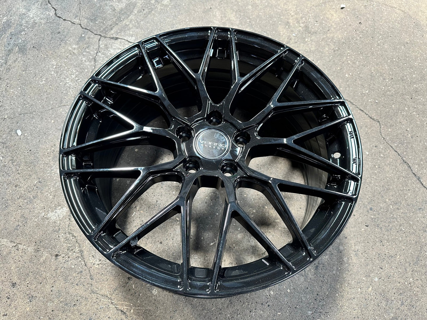 New 18X8.5 ET43 Varro VD06X Rim (4 wheel) Gloss Black 5X114.3