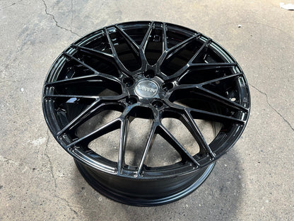 New 18X8.5 ET43 Varro VD06X Rim (4 wheel) Gloss Black 5X112