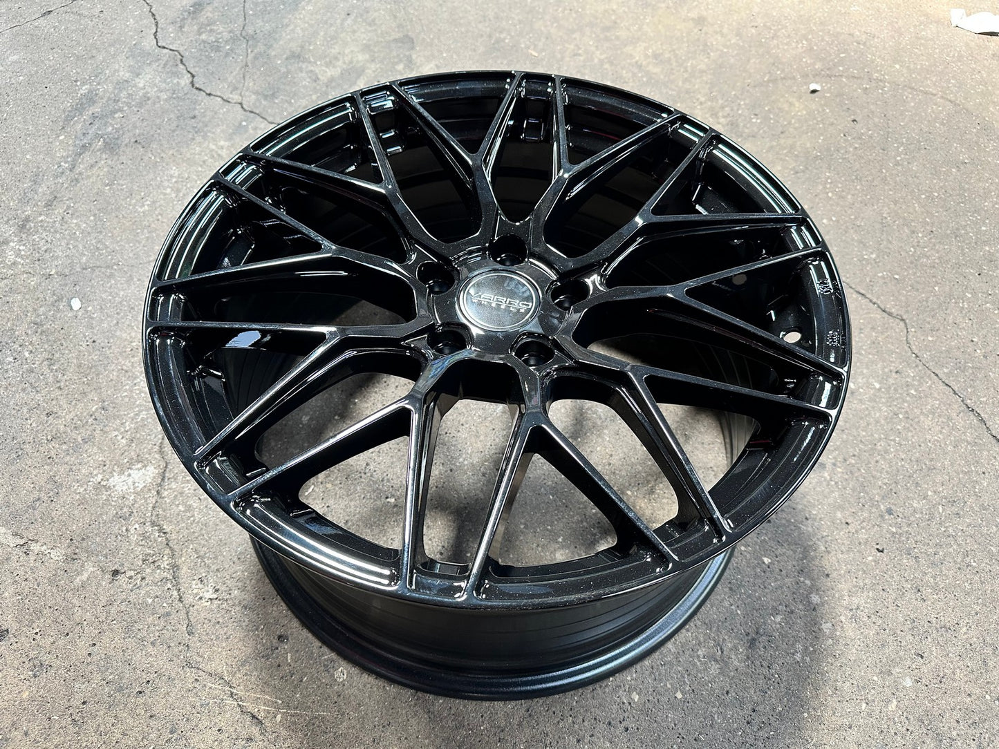 New 18X8.5 ET43 Varro VD06X Rim (4 wheel) Gloss Black 5X114.3