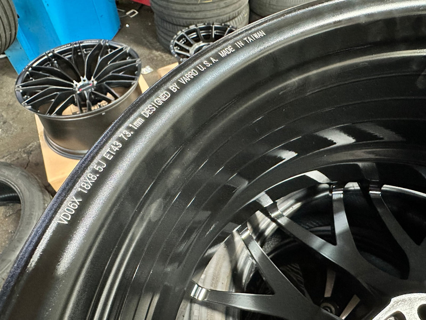 New 18X8.5 ET43 Varro VD06X Rim (4 wheel) Gloss Black 5X114.3