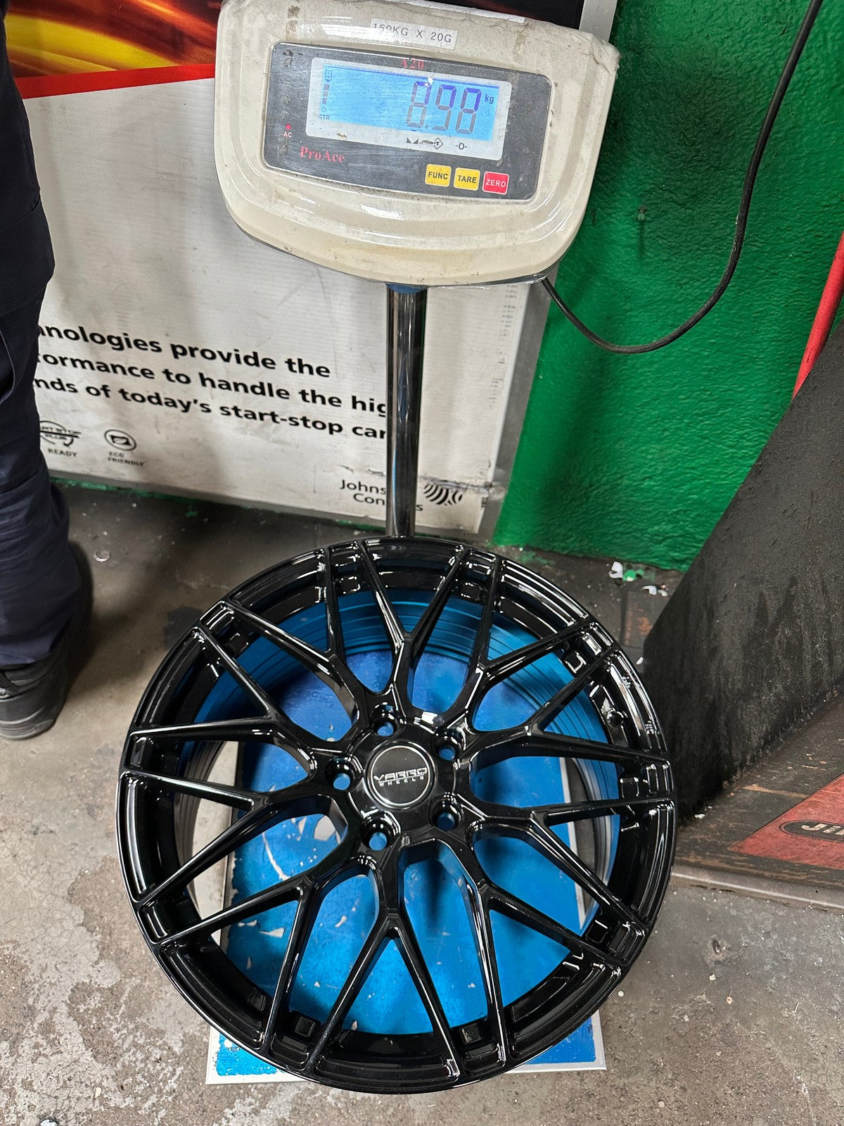 New 18X8.5 ET43 Varro VD06X Rim (4 wheel) Gloss Black 5X112