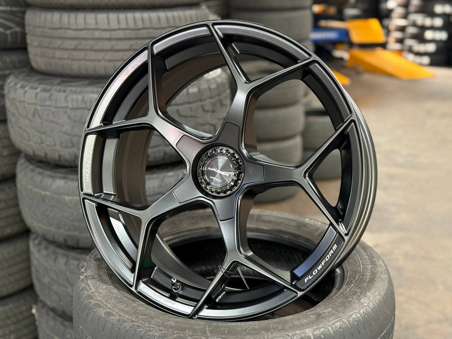 New 18X8.5 ET35 Lenso Vamos 5 Rim (4 wheel) Matt Black 5X114.3