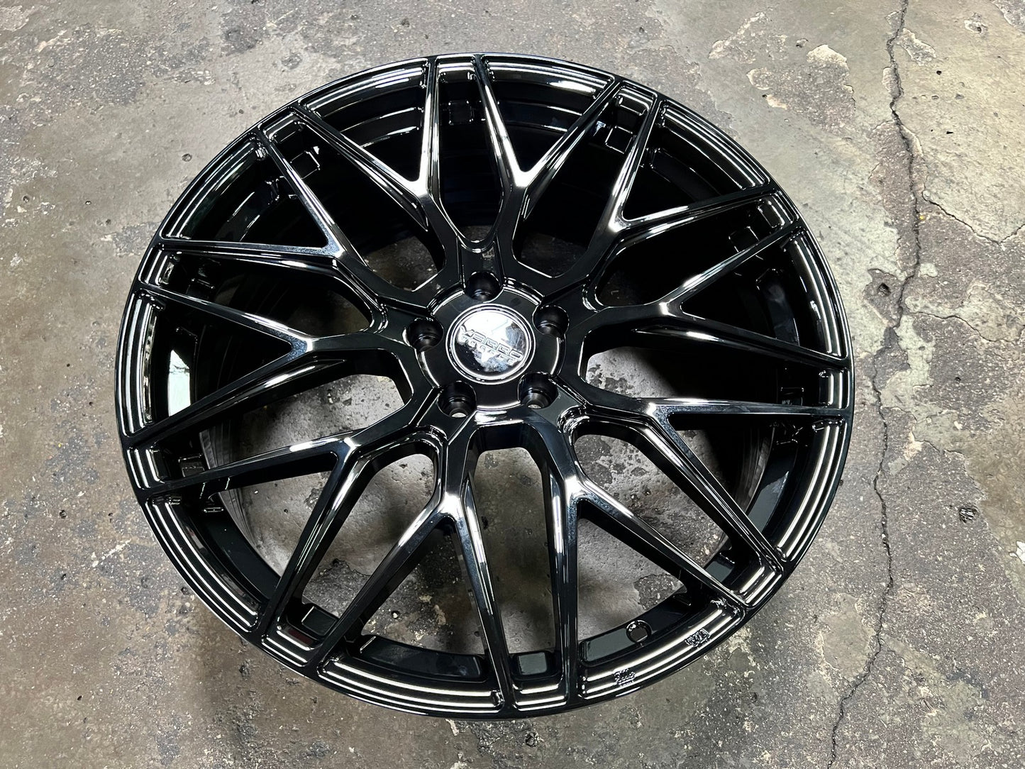 New 20X8.5 ET35 Varro VD06X Rim (4 wheel) Gloss Black 5X108