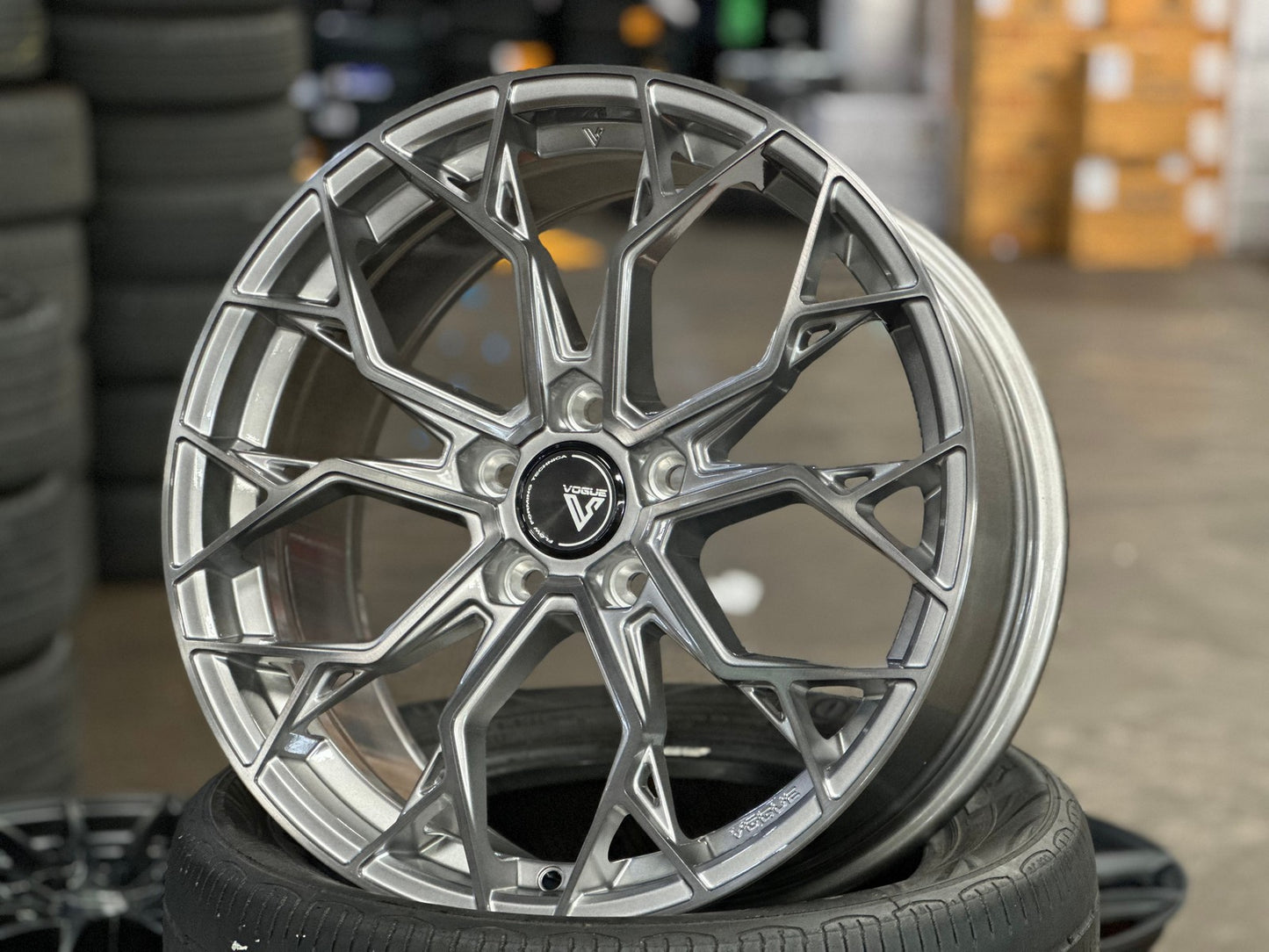 New 18X8.5 ET42 Vogue F01 Rim (4 wheel) Gloss Silver 5X114.3