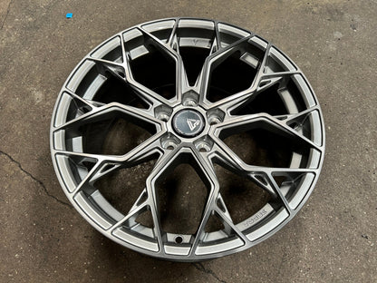 New 18X8.5 ET42 Vogue F01 Rim (4 wheel) Gloss Silver 5X114.3