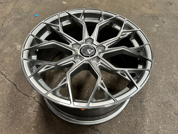 New 18X8.5 ET42 Vogue F01 Rim (4 wheel) Gloss Silver 5X114.3