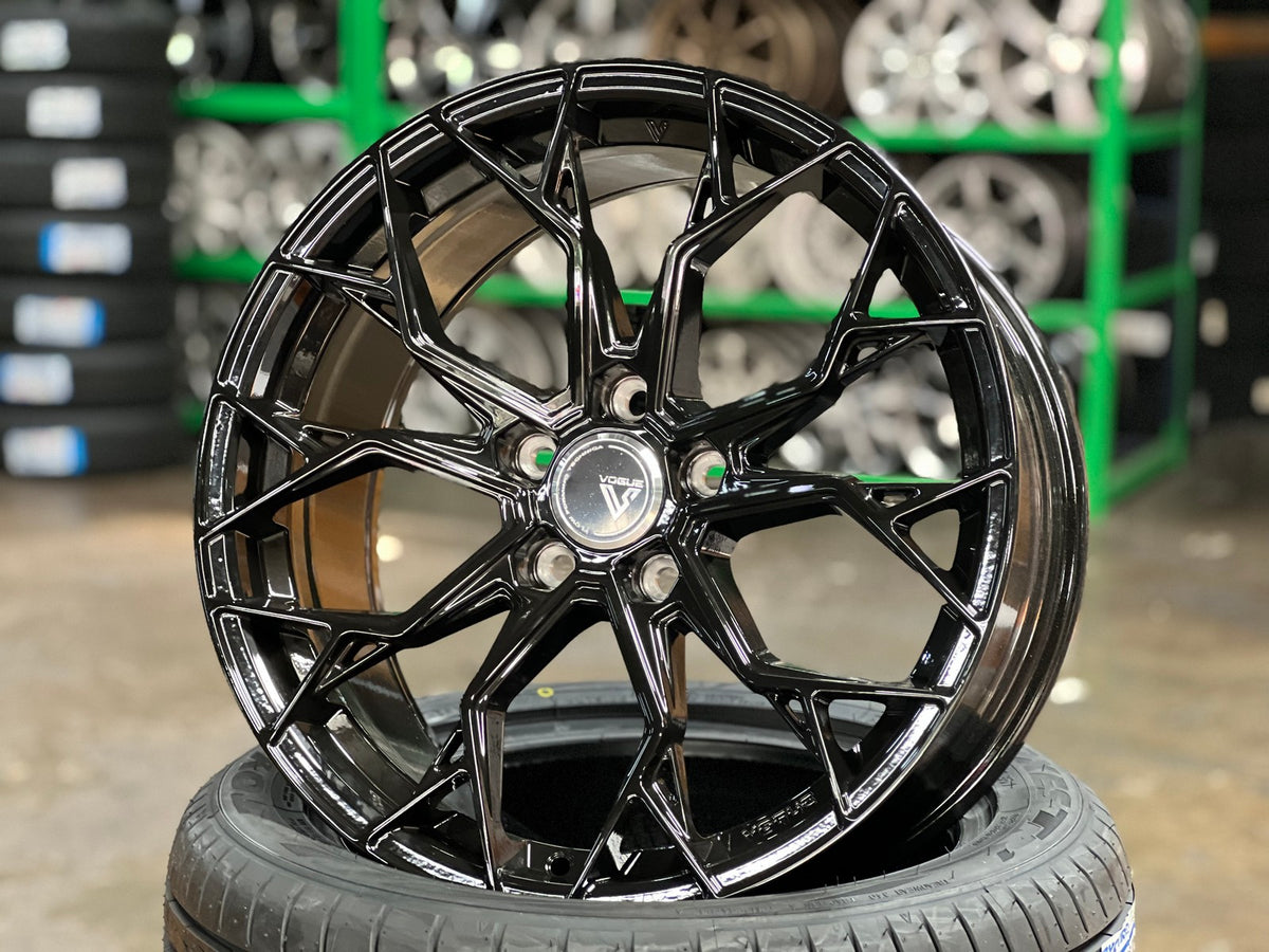 New 18X8.5 ET42 Vogue F01 Rim (4 wheel) Gloss Black 5X114.3