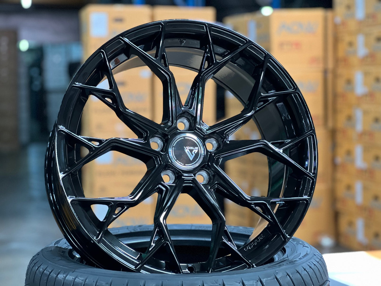 New 18X8.5 ET42 Vogue F01 Rim (4 wheel) Gloss Black 5X112