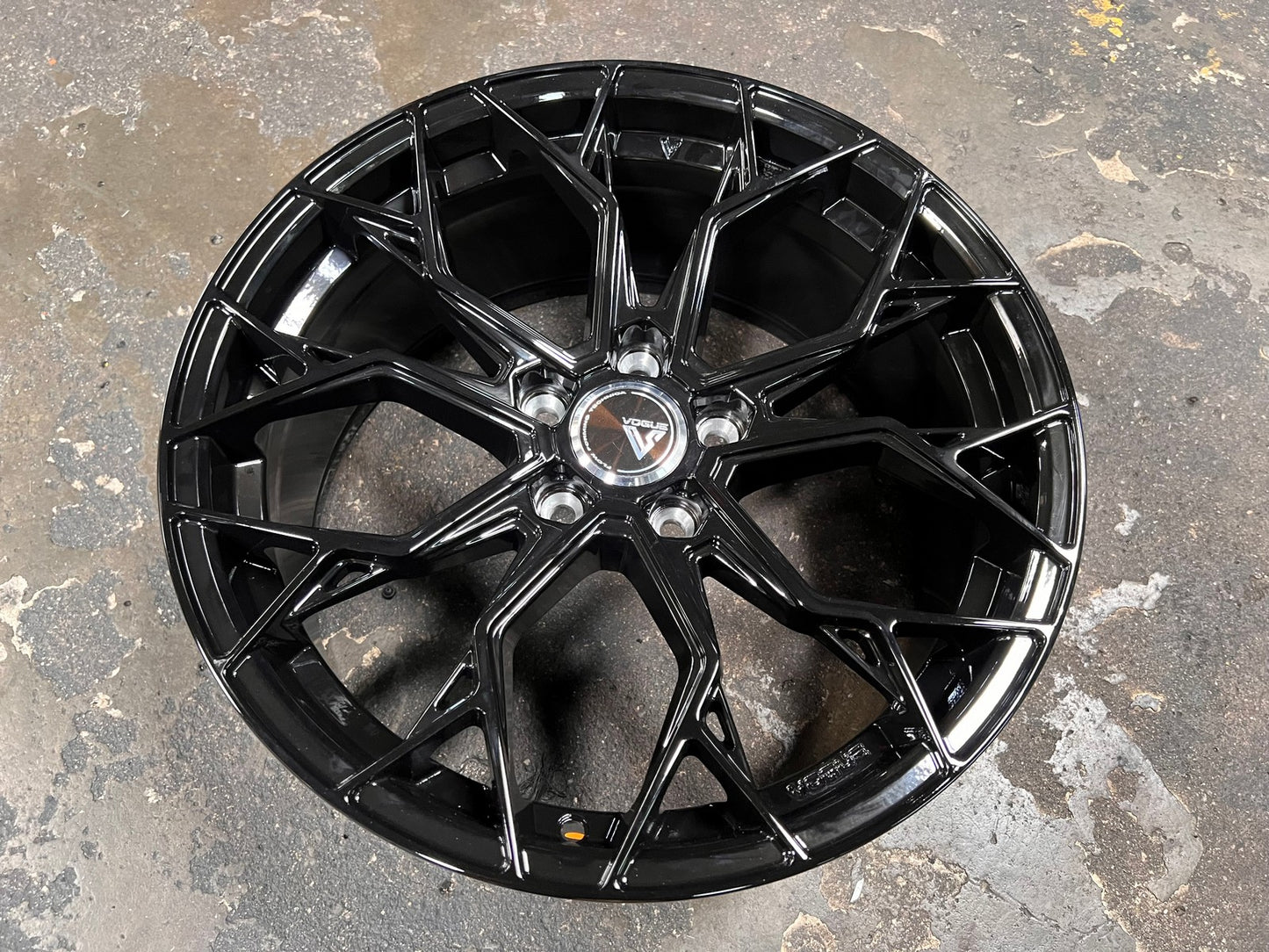 New 18X8.5 ET42 Vogue F01 Rim (4 wheel) Gloss Black 5X112