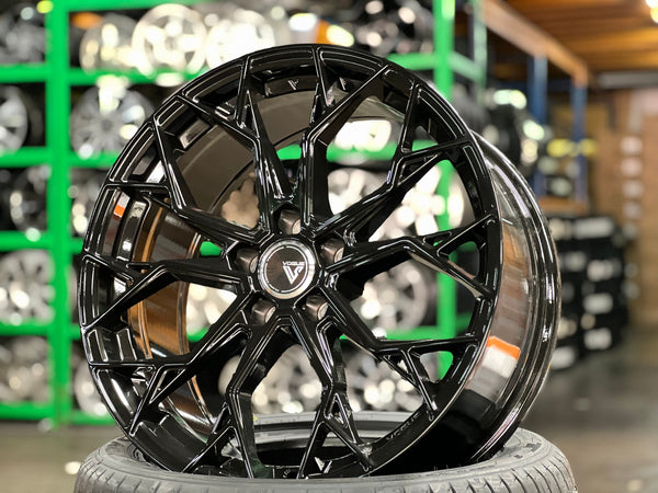 New 19X8.5 ET43 Vogue F01 Rim (4 wheel) Gloss Black 5X112