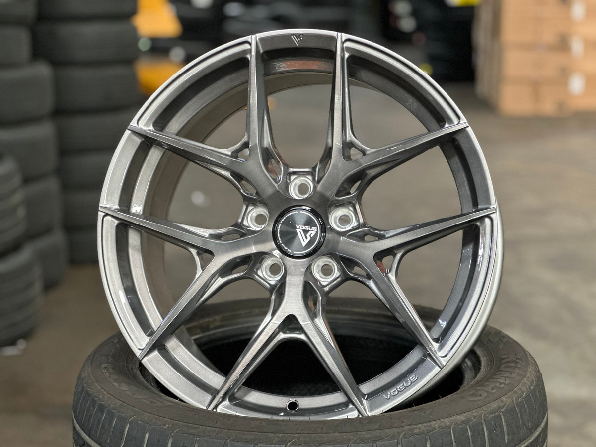 New 18X8.5 ET42 Vogue F02 Rim (4 wheel) Gloss Silver 5X112