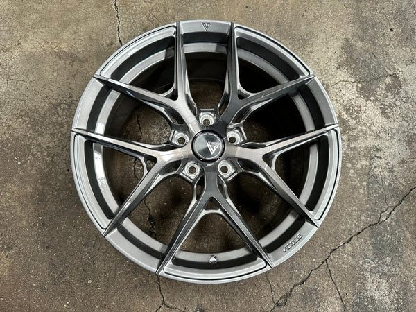 New 18X8.5 ET42 Vogue F02 Rim (4 wheel) Gloss Silver 5X114.3