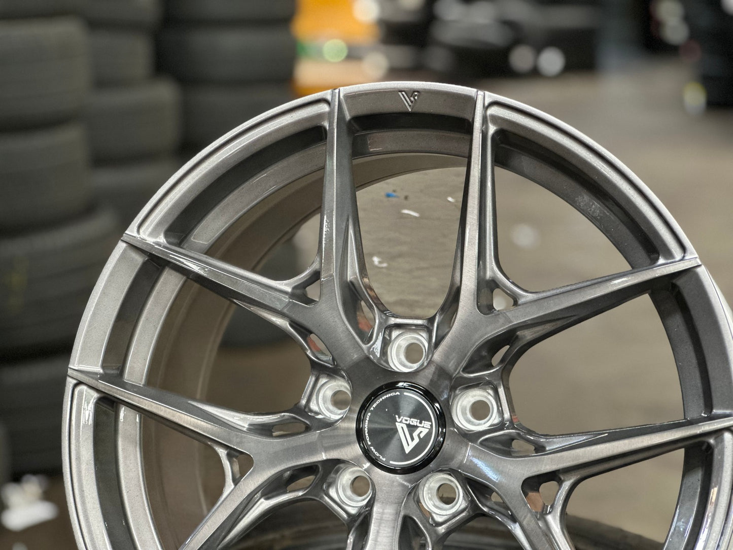 New 18X8.5 ET42 Vogue F02 Rim (4 wheel) Gloss Silver 5X112