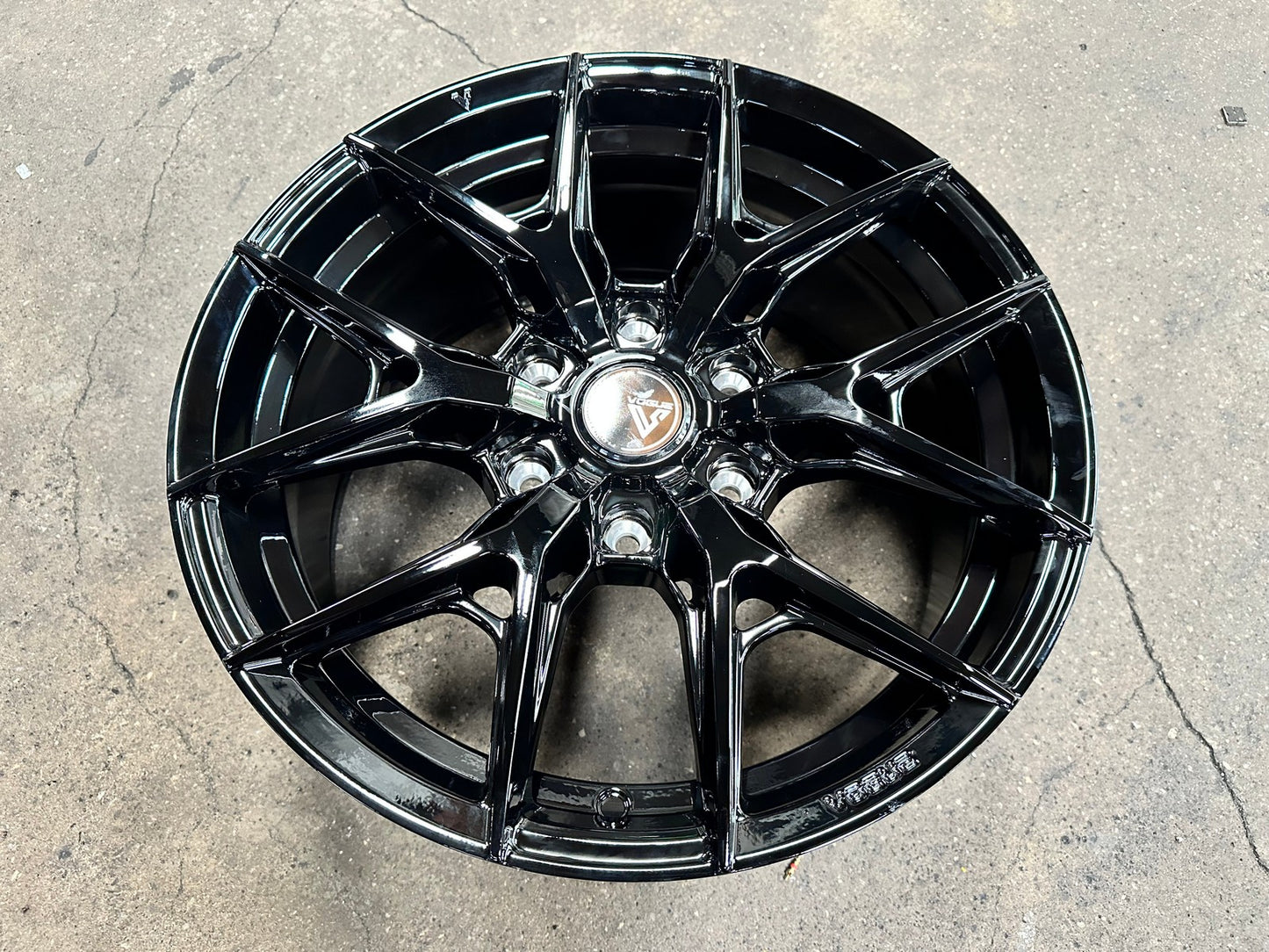 New 18X8.5 ET38 Vogue F02 Rim (4 wheel) Gloss Black 6X139.7