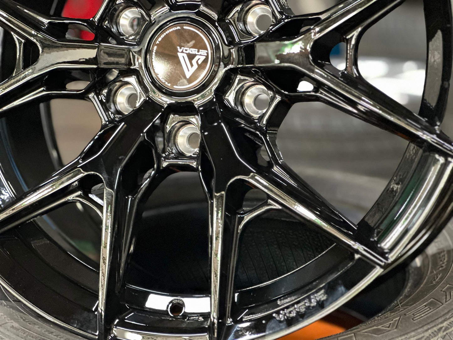 New 18X8.5 ET38 Vogue F02 Rim (4 wheel) Gloss Black 6X139.7