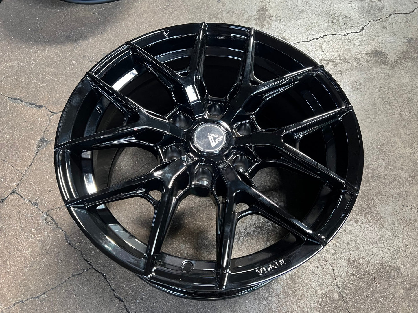 New 18X9 ET15 Vogue F02 Rim (4 wheel) Gloss Black 6X139.7