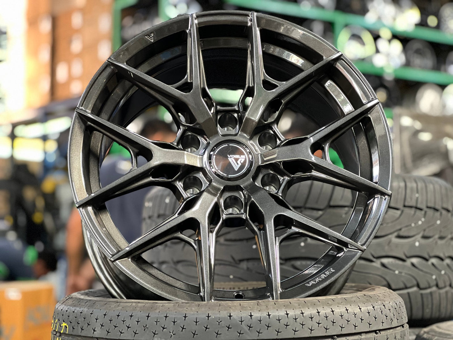 New 18X9 ET15 Vogue F02 Rim (4 wheel) Gloss Gunmetal 6X139.7