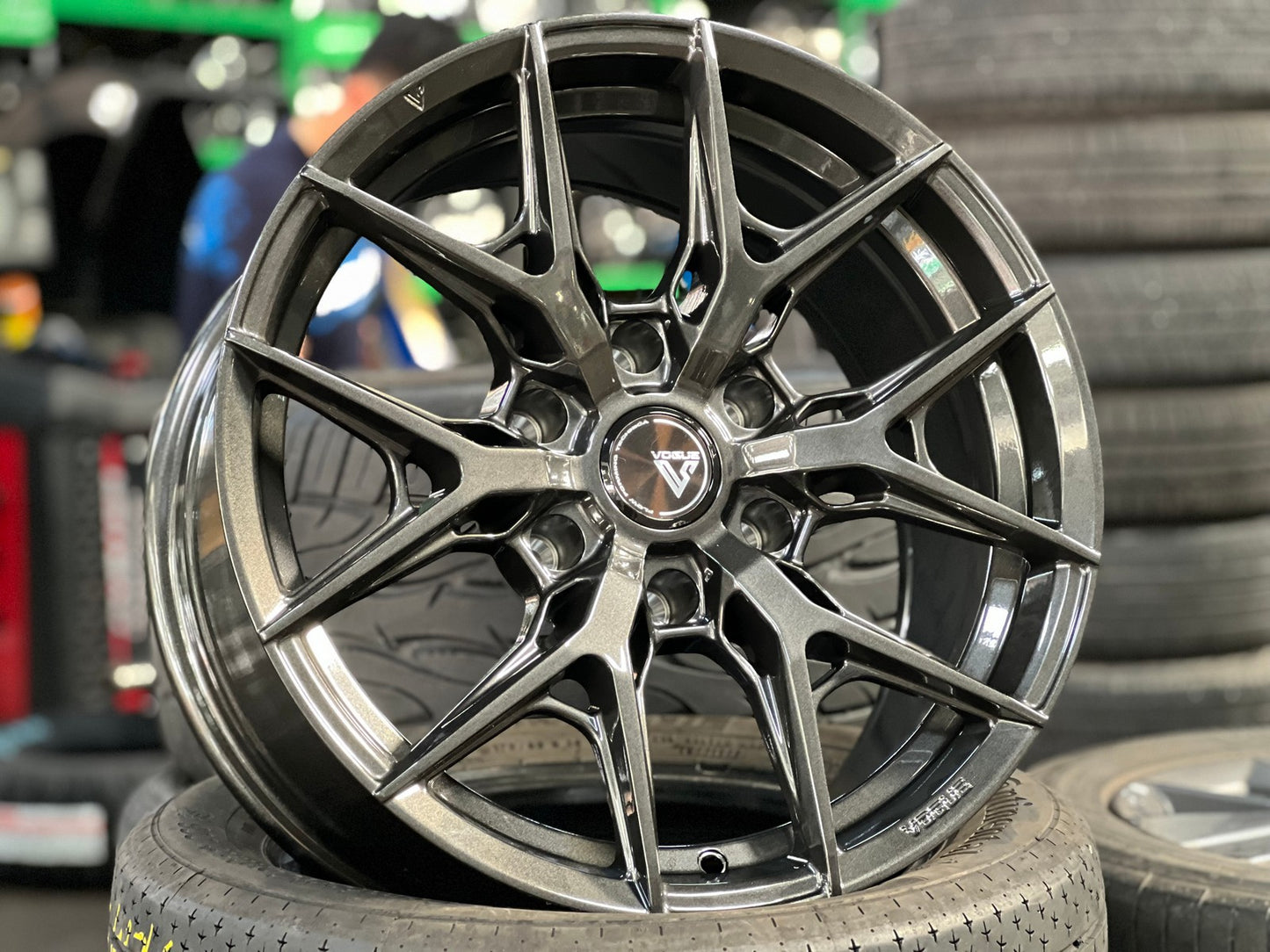 New 18X9 ET15 Vogue F02 Rim (4 wheel) Gloss Gunmetal 6X139.7