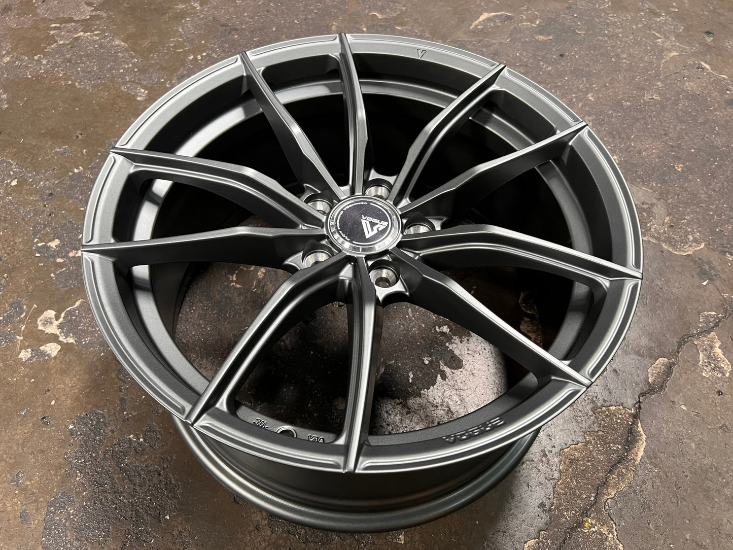 New 18X8.5 ET42 Vogue F03 Rim (4 wheel) Matt Gunmetal 5X114.3