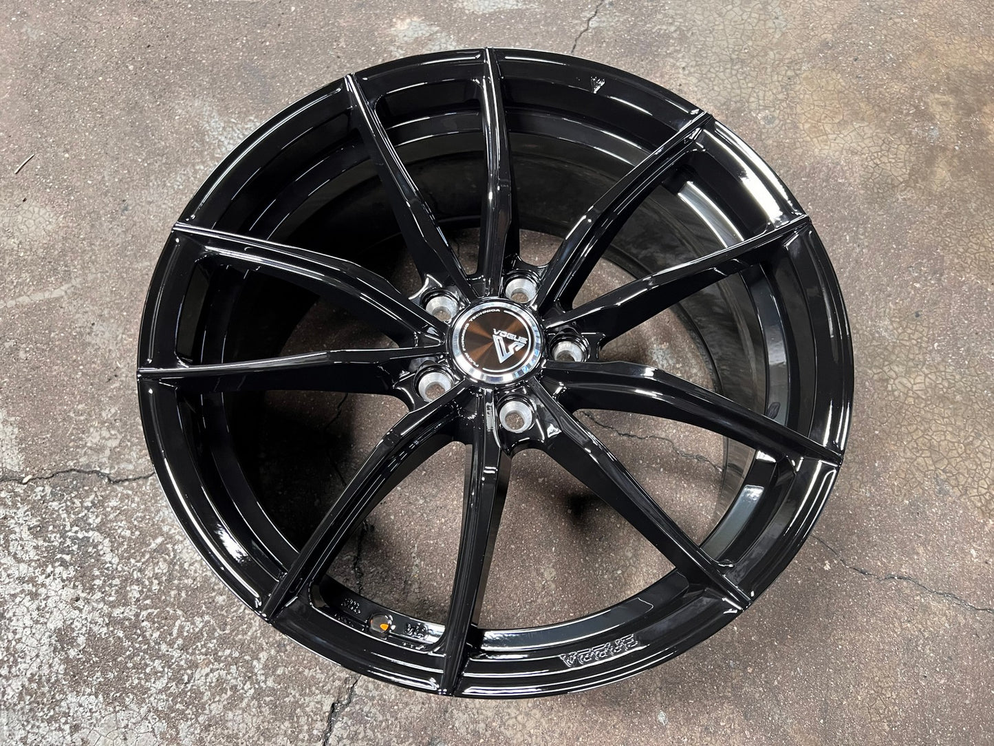 New 18X8.5 ET42 Vogue F03 Rim (4 wheel) Gloss Black 5X114.3
