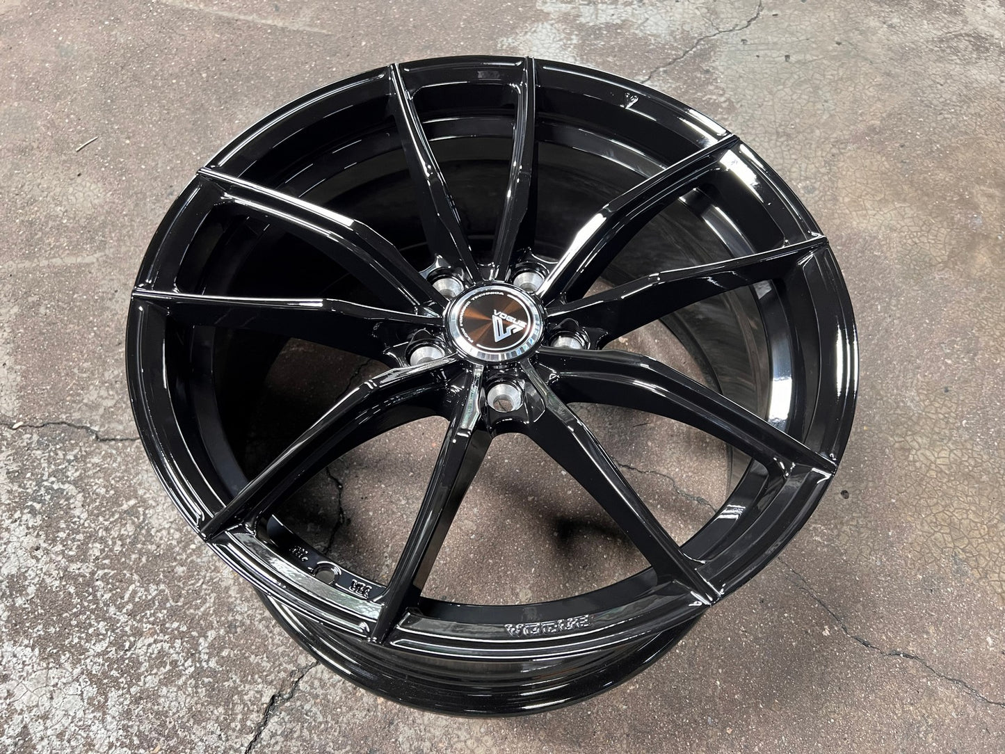 New 18X8.5 ET42 Vogue F03 Rim (4 wheel) Gloss Black 5X114.3