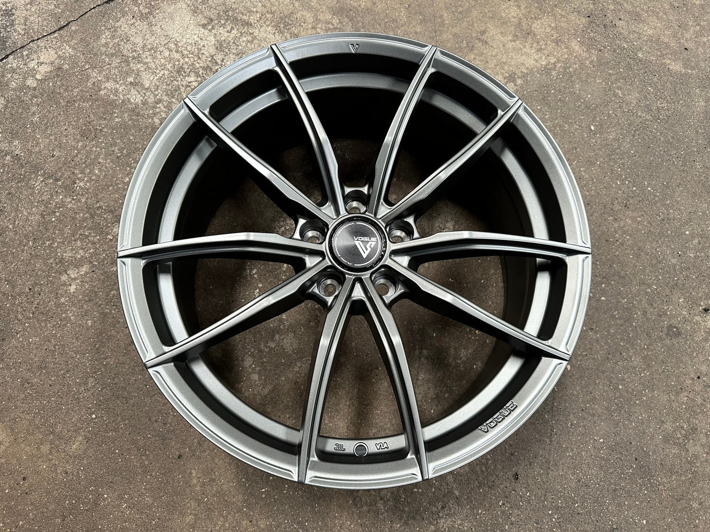New 19X8.5 ET30 Vogue F03 Rim (4 wheel) Matt Gunmetal 5X112