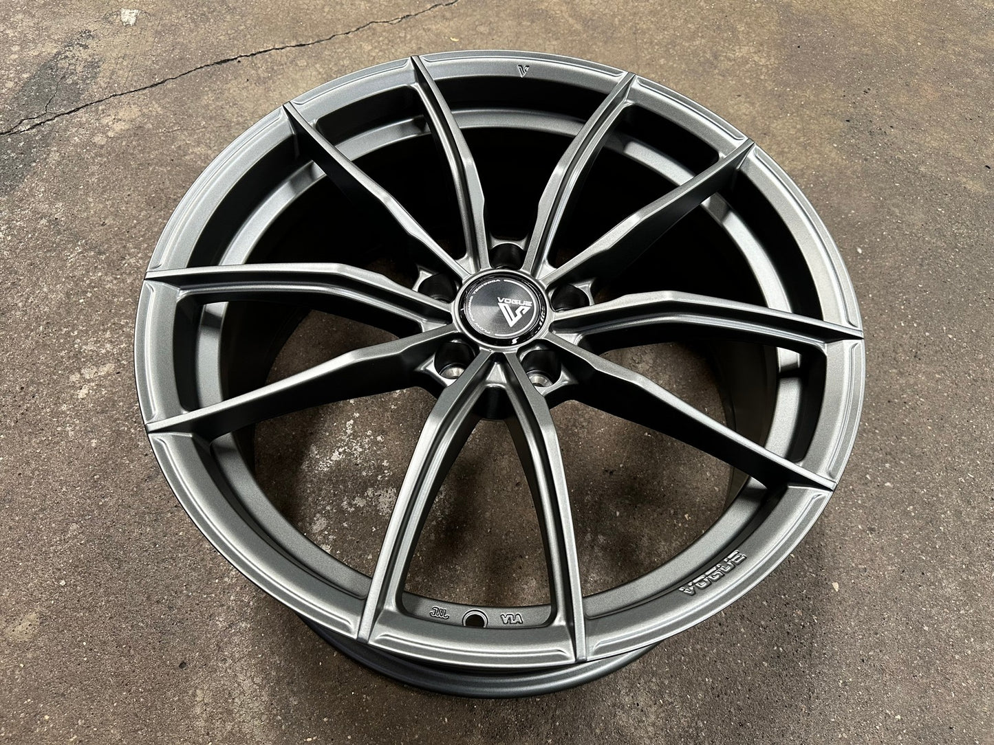 New 19X8.5 ET30 Vogue F03 Rim (4 wheel) Matt Gunmetal 5X114.3