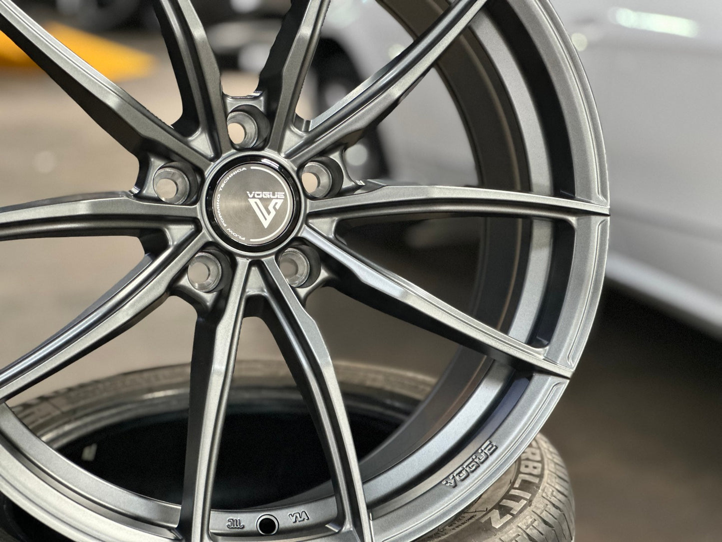 New 19X8.5 ET30 Vogue F03 Rim (4 wheel) Matt Gunmetal 5X112