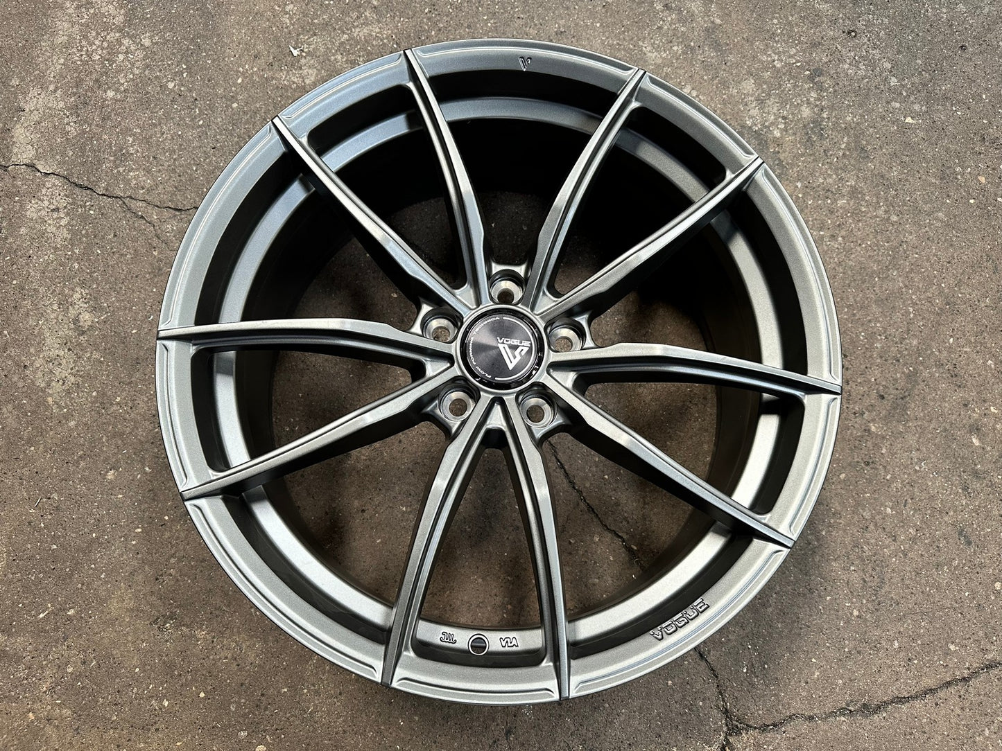 New 19X8.5 ET43 Vogue F03 Rim (4 wheel) Matt Gunmetal 5X114.3