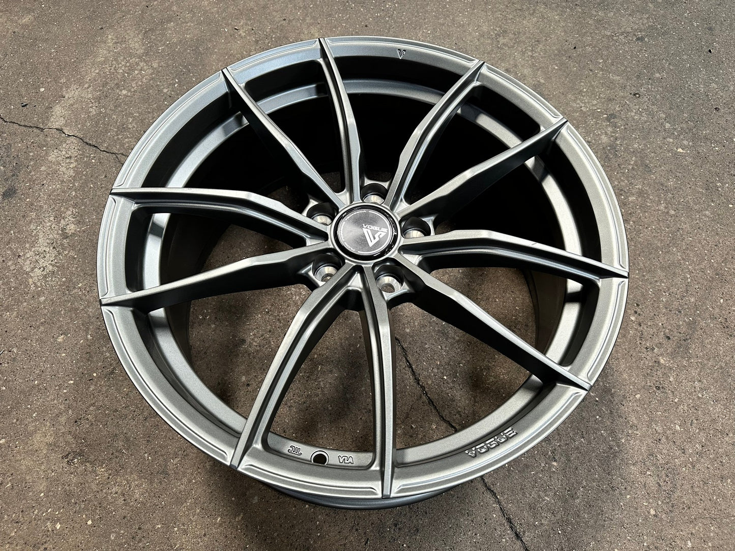 New 19X8.5 ET43 Vogue F03 Rim (4 wheel) Matt Gunmetal 5X114.3
