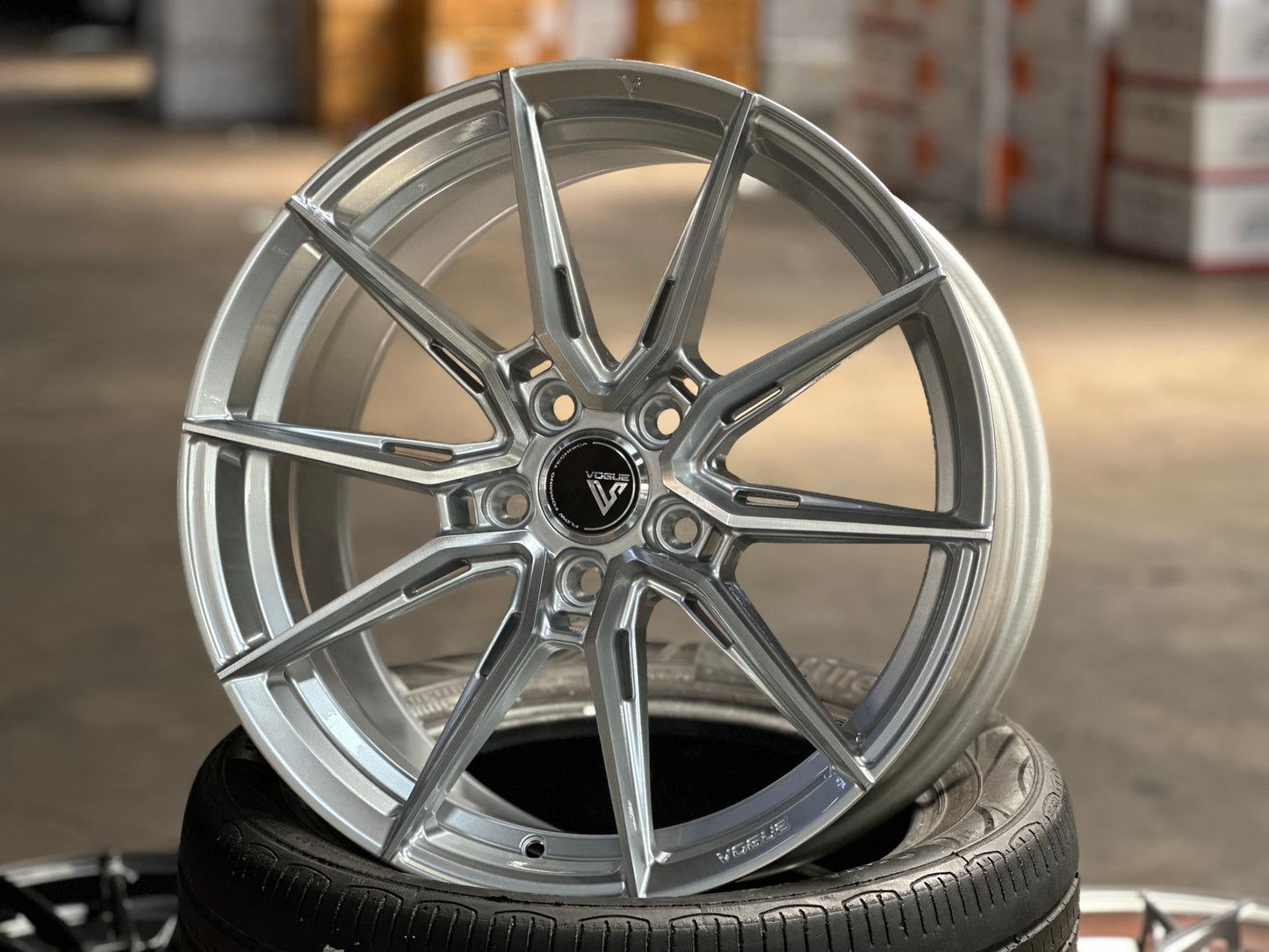 New 18X8.5 ET42 Vogue F06 Rim (4 wheel) Gloss Silver 5X112