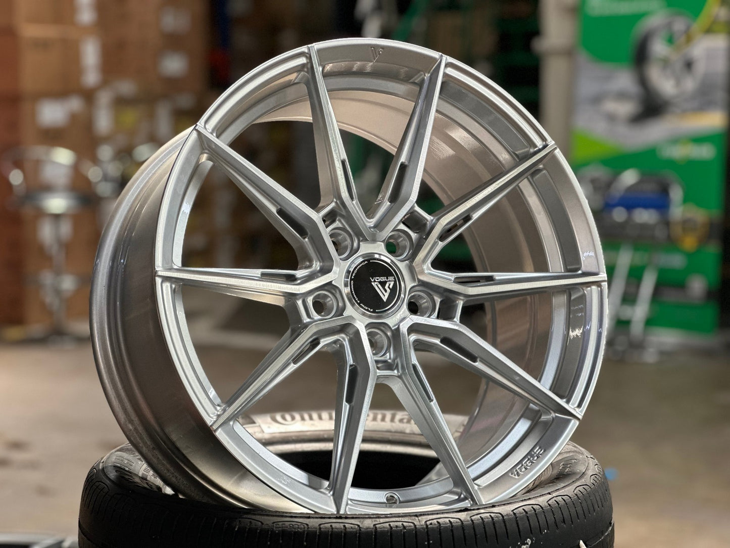 New 18X8.5 ET42 Vogue F06 Rim (4 wheel) Gloss Silver 5X114.3