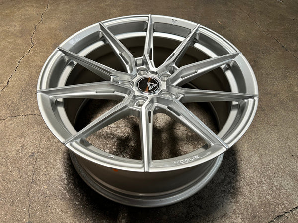 New 18X8.5 ET42 Vogue F06 Rim (4 wheel) Gloss Silver 5X112