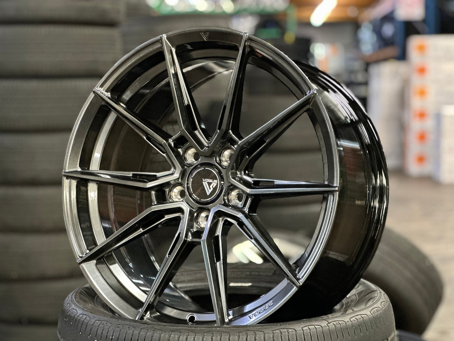 New 18X8.5 ET42 Vogue F06 Rim (4 wheel) Hyper Black 5X112
