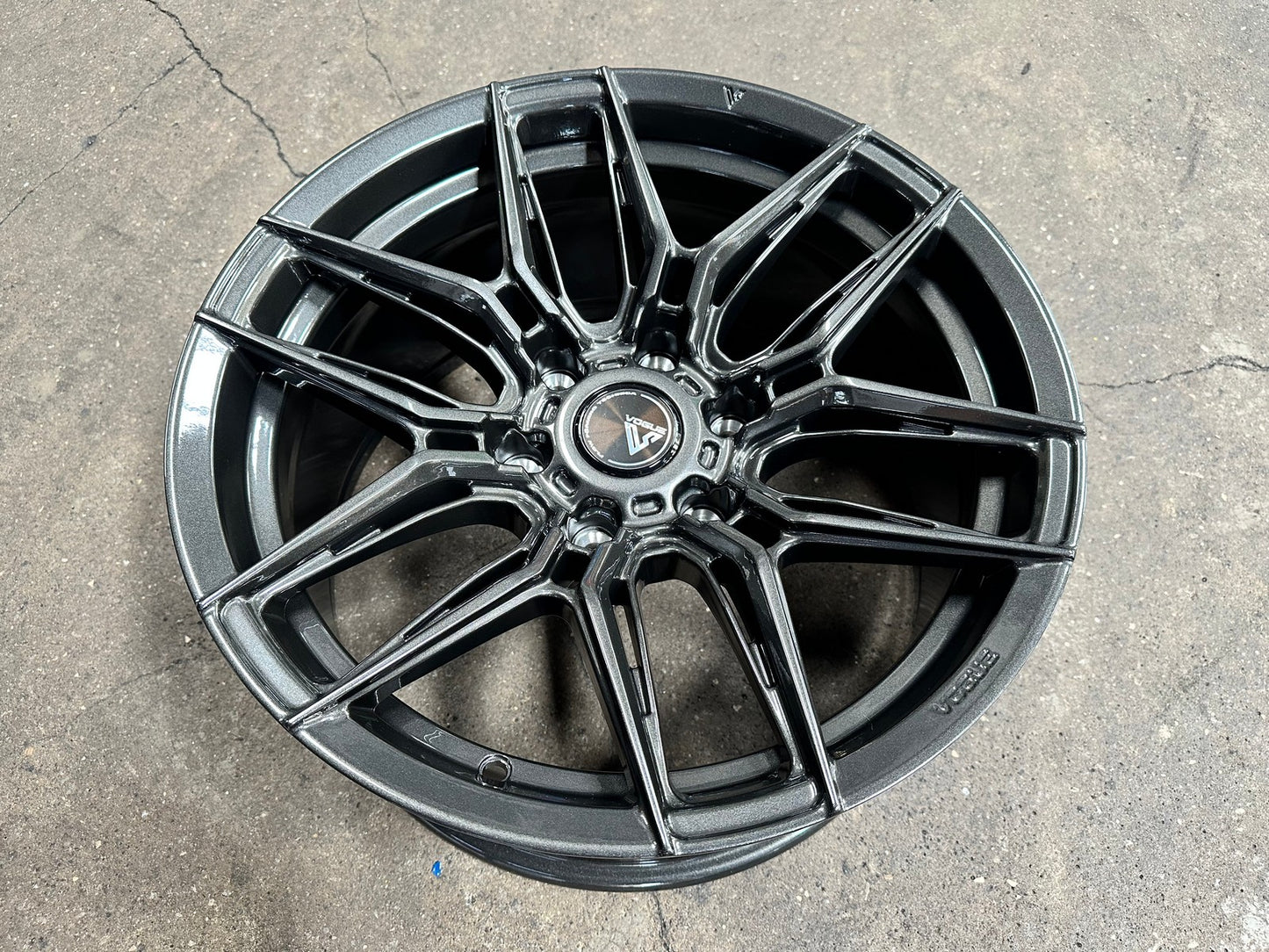 New 18X9 ET15 Vogue F07 Rim (4 wheel) Gloss Gunmetal 6X139.7