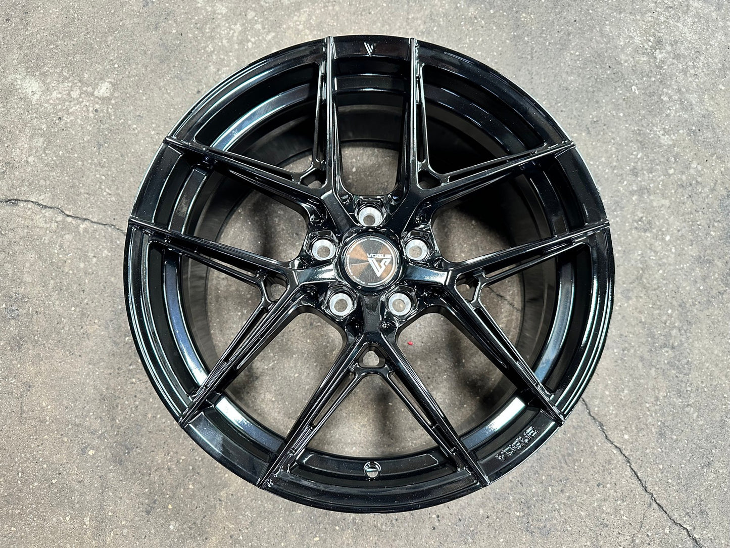 New 18X8.5 ET42 Vogue F08 Rim (4 wheel) Gloss Black 5X112