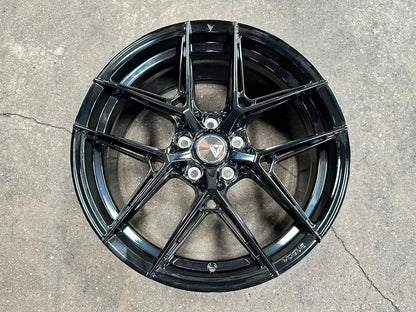 New 18X8.5 ET42 Vogue F08 Rim (4 wheel) Gloss Black 5X114.3