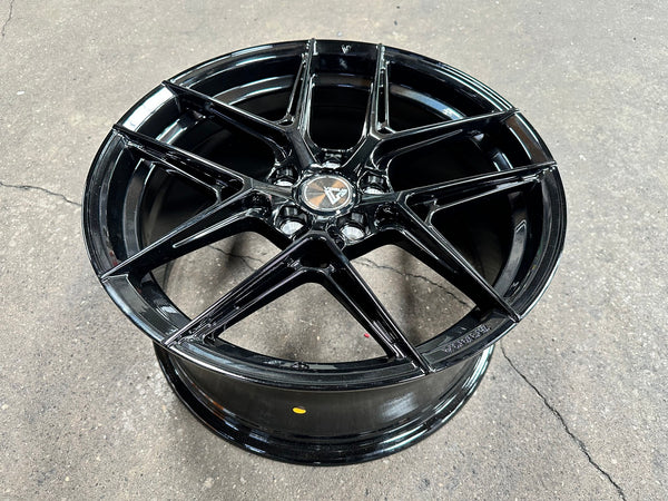 New 18X8.5 ET42 Vogue F08 Rim (4 wheel) Gloss Black 5X112