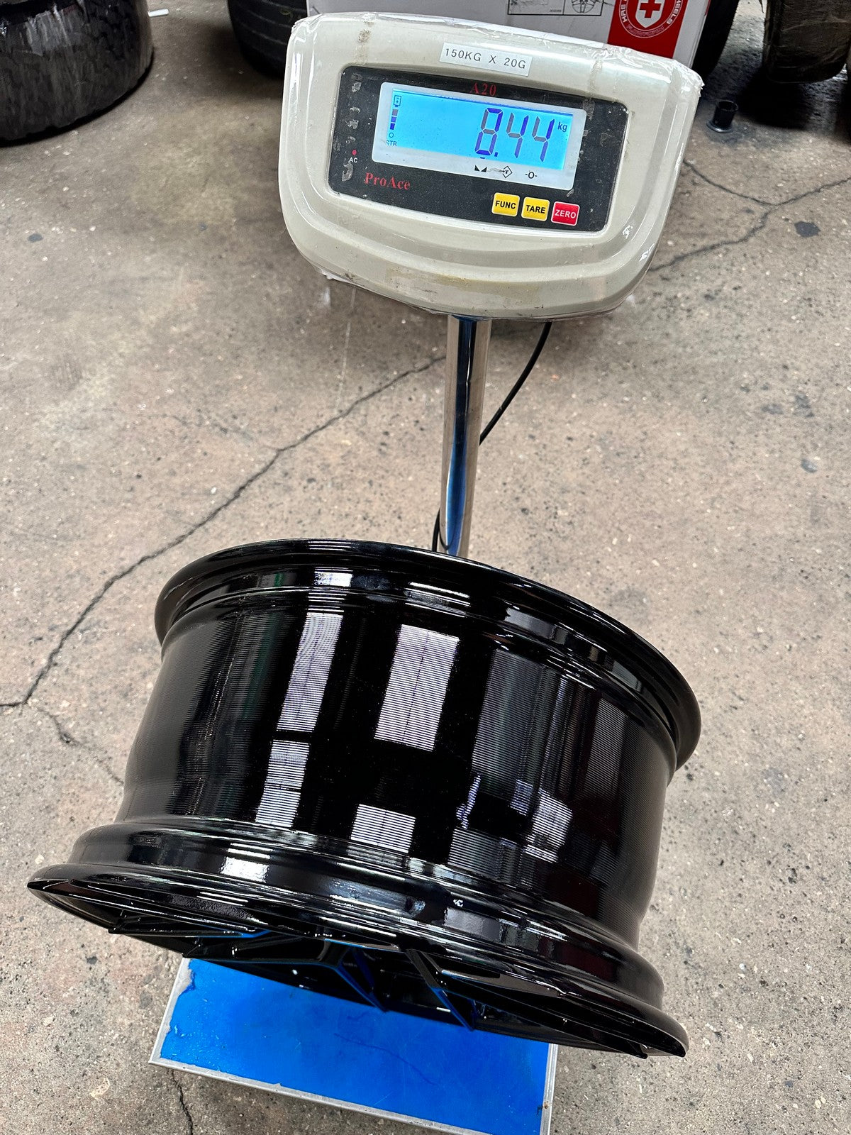 New 18X8.5 ET42 Vogue F08 Rim (4 wheel) Gloss Black 5X112