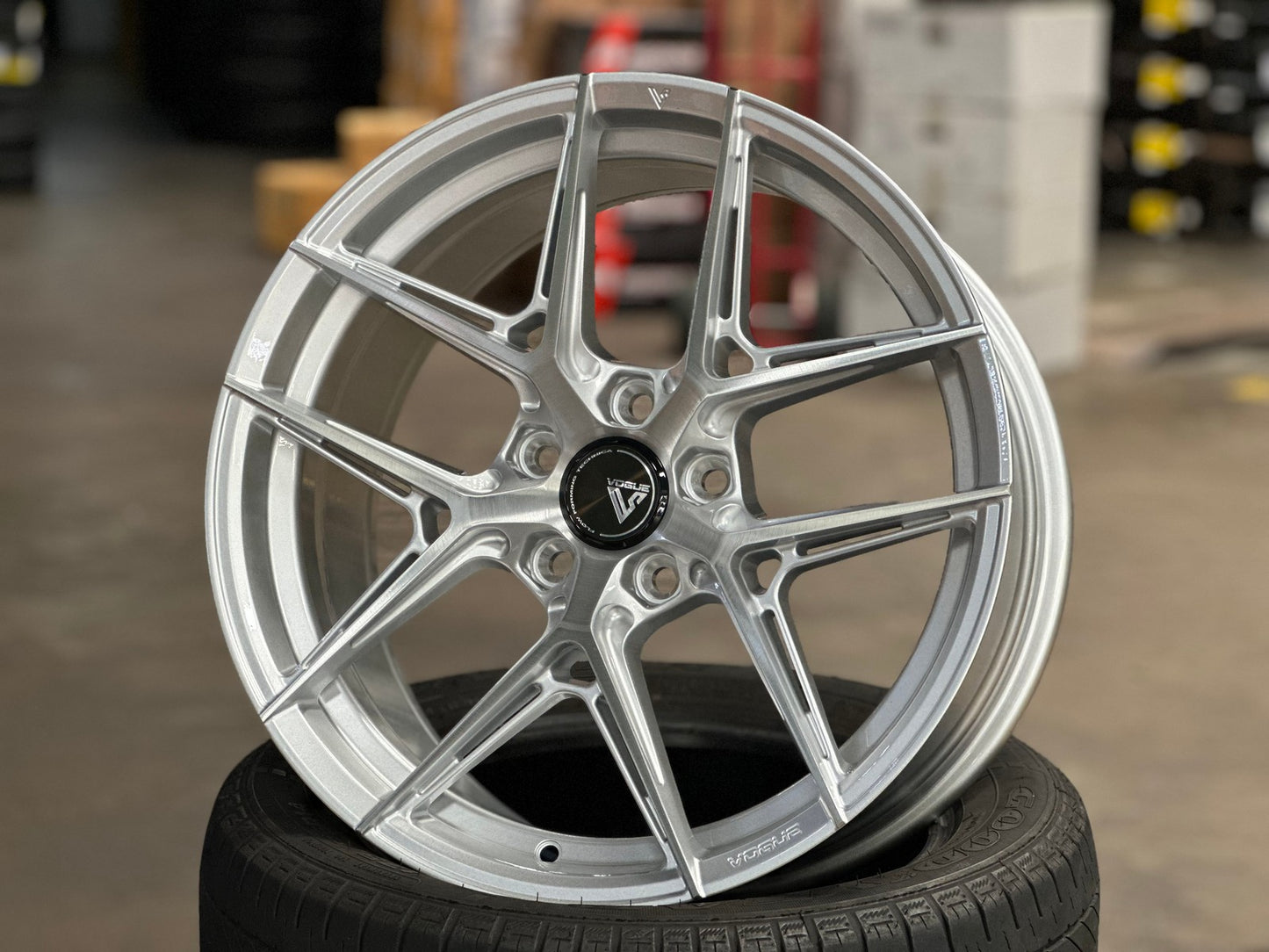 New 18X8.5 ET42 Vogue F08 Rim (4 wheel) Gloss Silver 5X112
