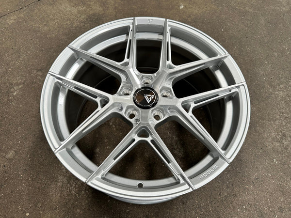 New 18X8.5 ET42 Vogue F08 Rim (4 wheel) Gloss Silver 5X114.3