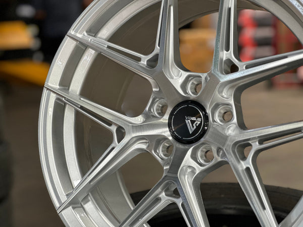 New 18X8.5 ET42 Vogue F08 Rim (4 wheel) Gloss Silver 5X114.3
