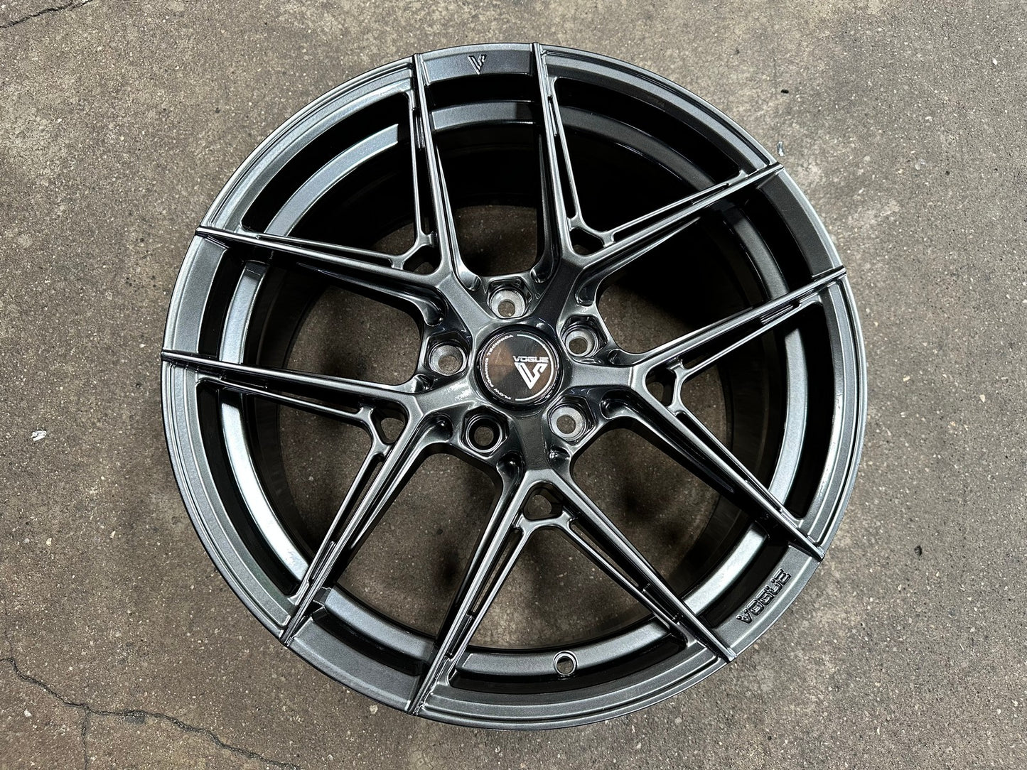 New 18X8.5 ET42 Vogue F08 Rim (4 wheel) Hyper Black 5X112