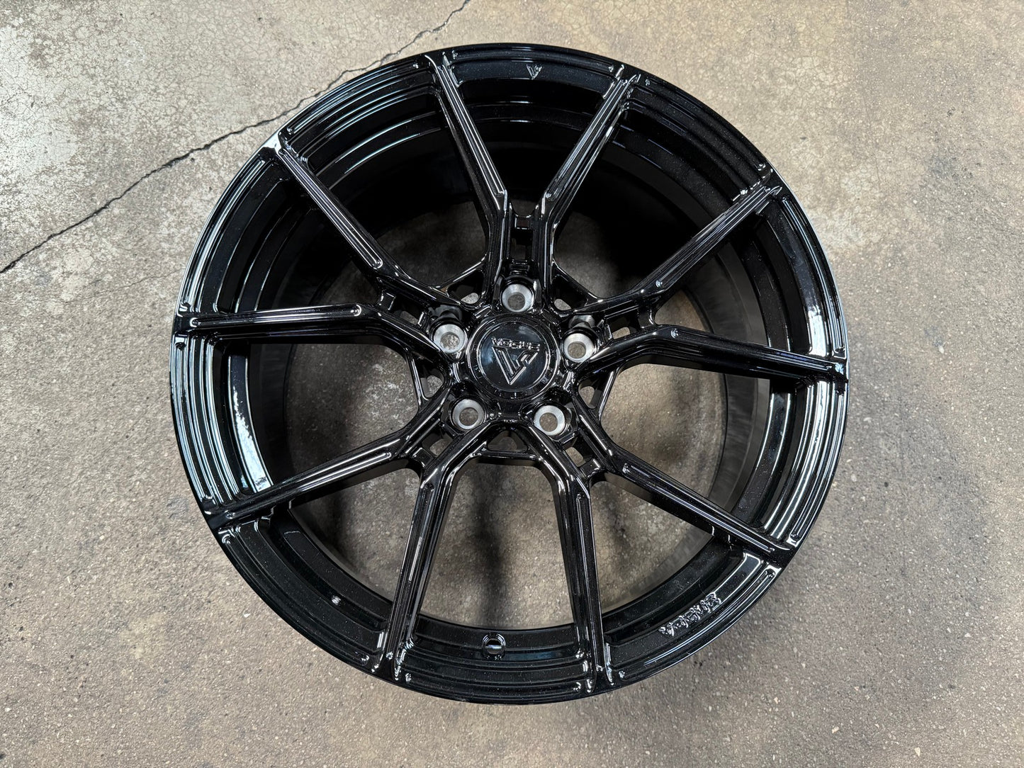 New 18X8.5 ET40 Vogue VWF168 Rim (4 wheel) Gloss Black 5X114.3