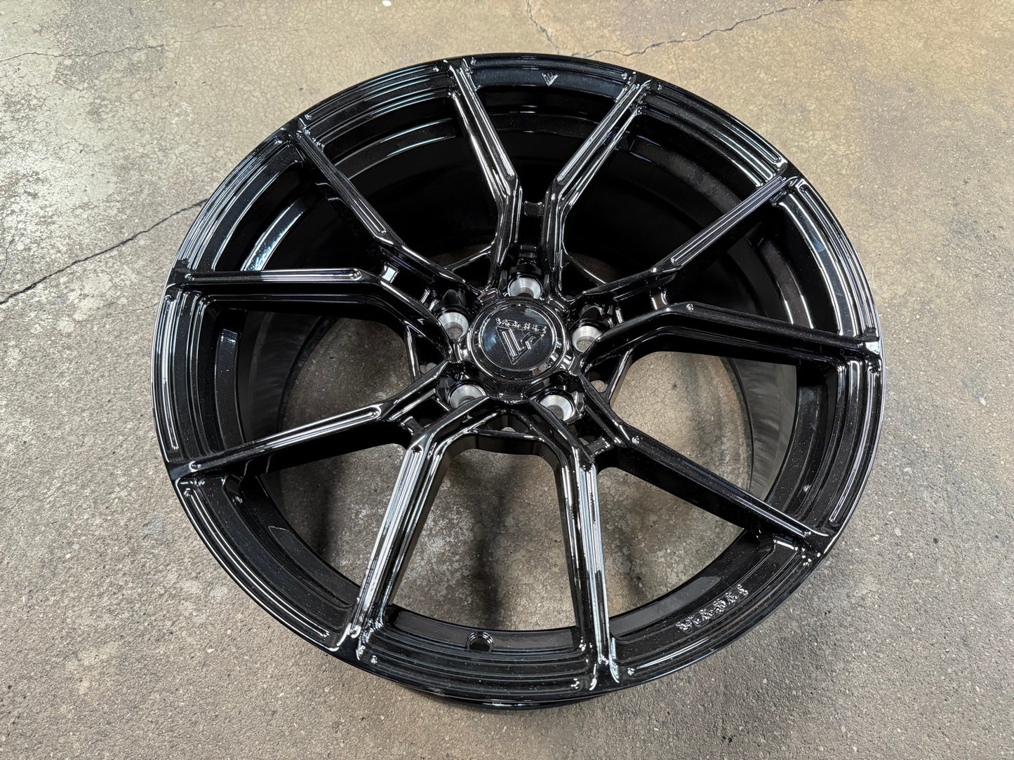 New 18X8.5 ET40 Vogue VWF168 Rim (4 wheel) Gloss Black 5X114.3