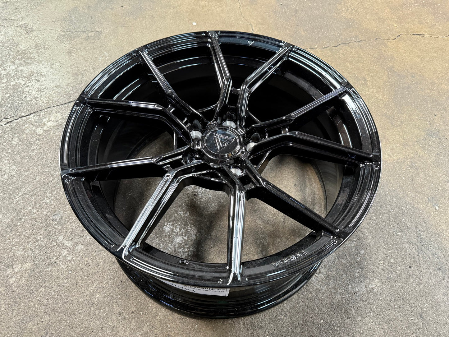New 18X8.5 ET40 Vogue VWF168 Rim (4 wheel) Gloss Black 5X112