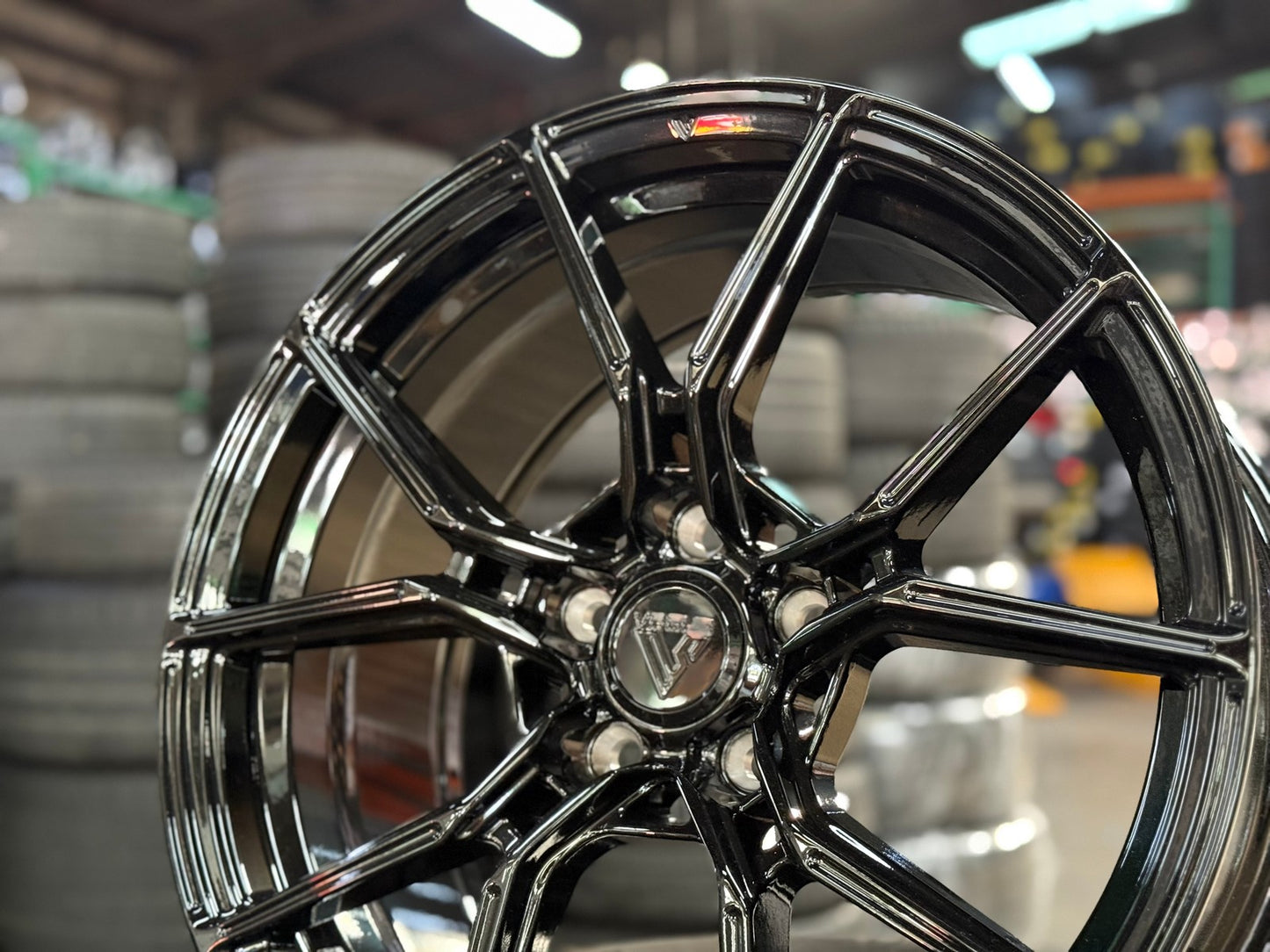 New 18X8.5 ET40 Vogue VWF168 Rim (4 wheel) Gloss Black 5X112