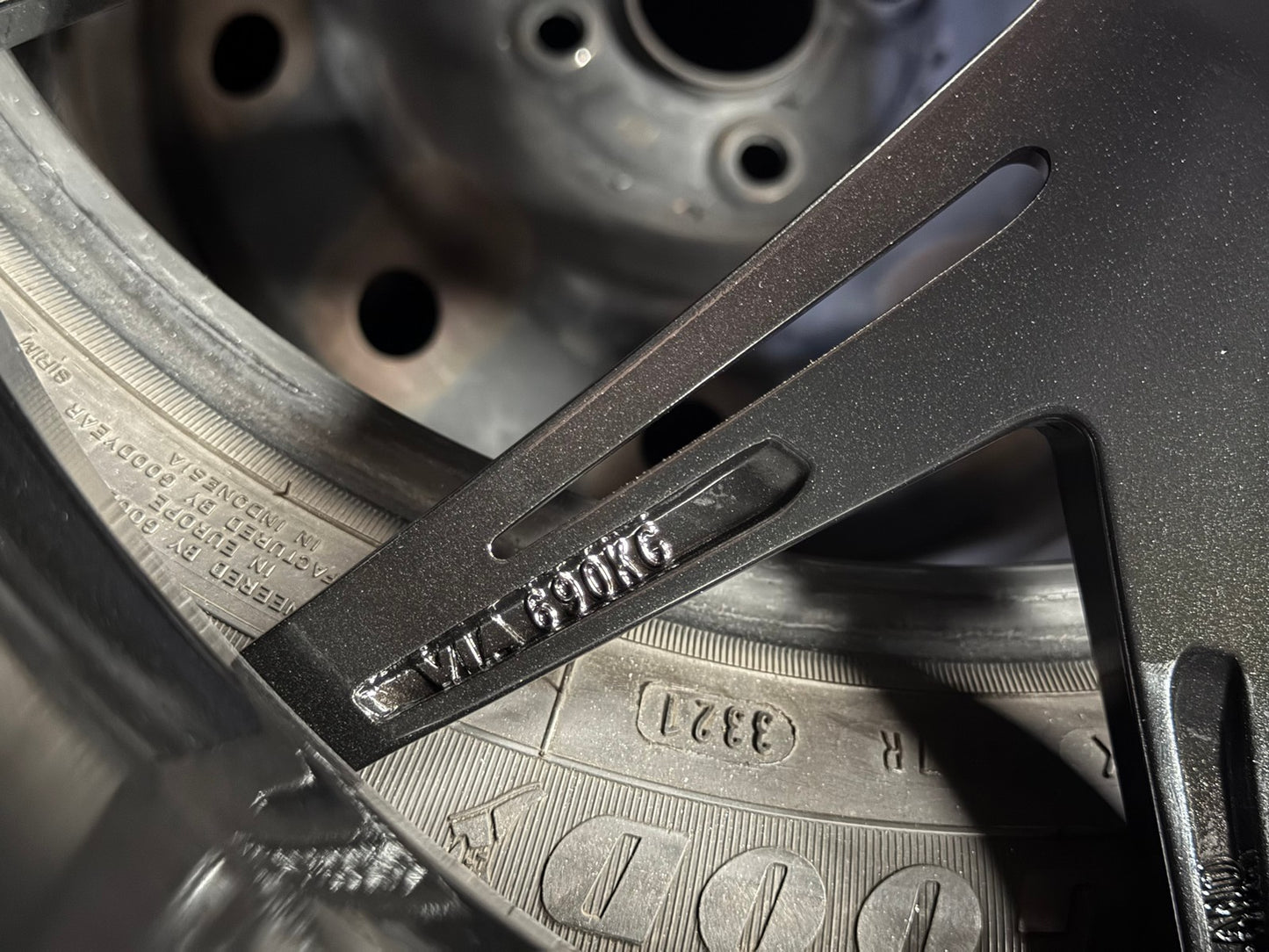 New 18X8.5 ET35 Vogue VWF218 Rim (4 wheel) Hyper Black 5X114.3