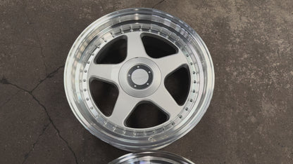 New 18x8 ET32 18x9.5 ET35 OZ Futura Classic (4 wheels) Silver 5X112